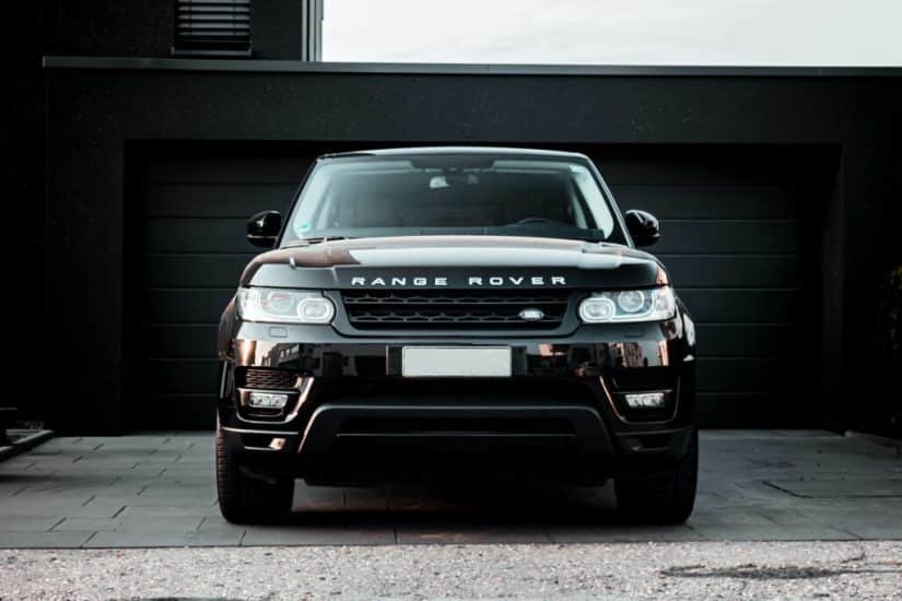 Picture of Land Rover from front